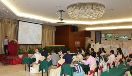 卓儿服饰召开2015春夏新品发布会暨订货会
