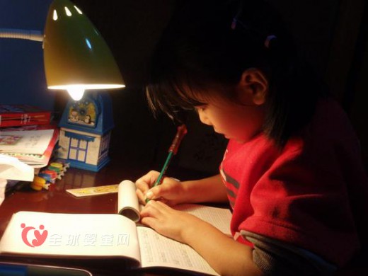 孩子作业成惩罚理由 中小学生压力山大