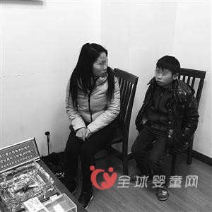 父母离婚 孩子独自留在出租房一个月