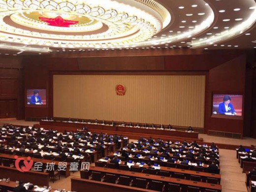 中国全面推行二孩政策 决定延长生育假提供福利