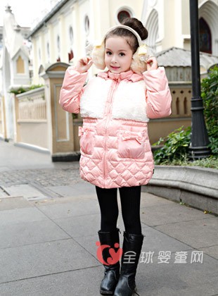 小女孩跨年选择卓维乐童装时尚单品