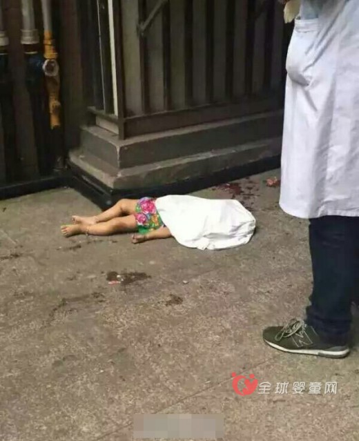 家长打电话，1岁宝宝坠楼身亡
