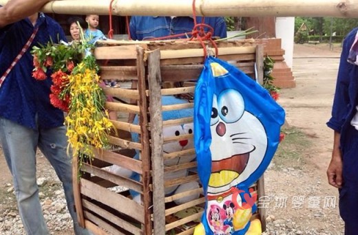 泰国用“多啦A梦”祈雨