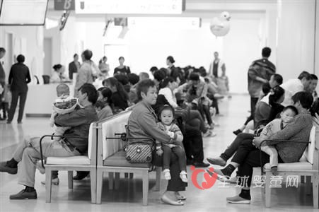 公交车那些坐在奶奶怀中的孩子