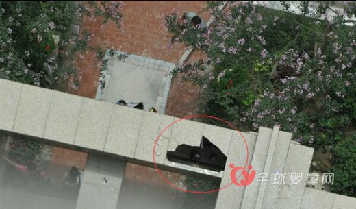 喜看房三岁女童坠亡 父母要注意孩子安全