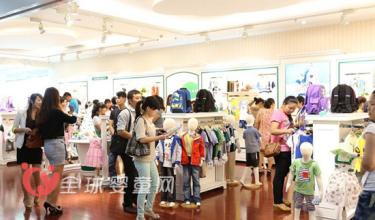 2015年中国童装市场规模达到1400亿元
