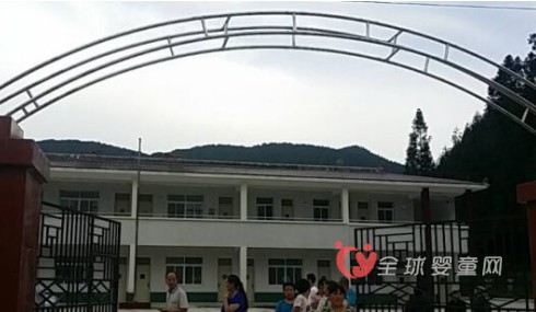 赵本山捐建芦山赵本山小学校 已经落成能抗8级地震
