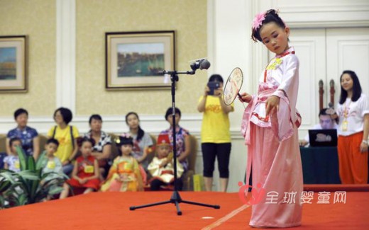 武汉办少儿国学大赛 孩子拼服饰拼体力