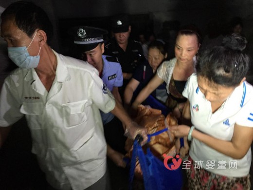 南京疑是外籍孕妇在桥下生产 广场舞大妈热心援助