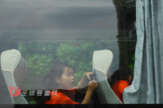 留守儿童缘缘的夏令营 希望总是美好的
