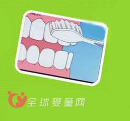 孩子到了乳牙期 爸爸妈妈们应该教的正确刷牙方式