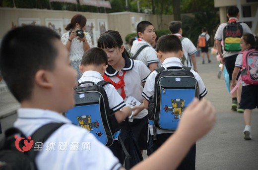 双胞胎兄弟初次上学记 初体验不容错过