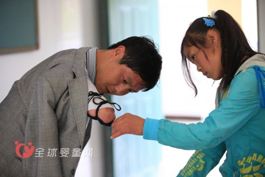 无臂教师办好教育 坚守乡村诲人不倦