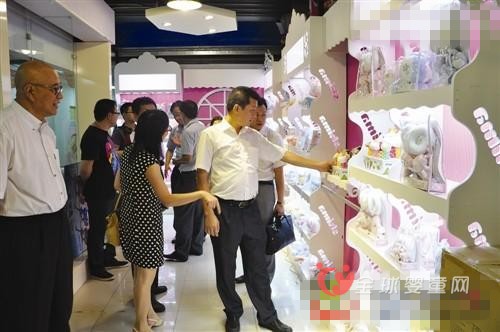 李嘉诚跑路风波 怎么看国内婴童经济逆势而行