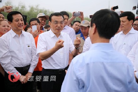 中国国务院总理李克强 鼓励跨境电商在质疑声中成长