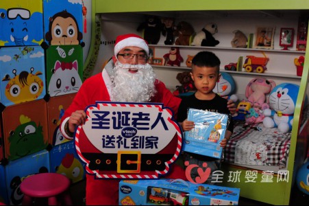 伟易达带你玩转圣诞节 装扮圣诞老人送祝福