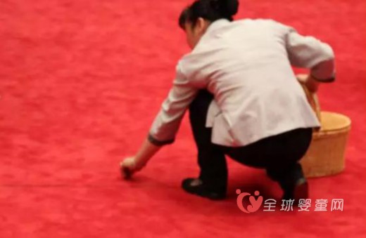 宝宝在G20红毯上撒尿 不文明行为该怎么办