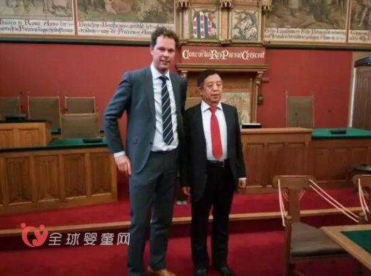 红星集团与荷兰艾威尔公司奶酪合作意向书签约仪式
