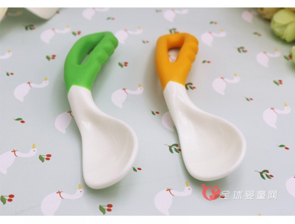 宝宝吃辅食用什么勺子 好孩子弯型训练勺子怎么样