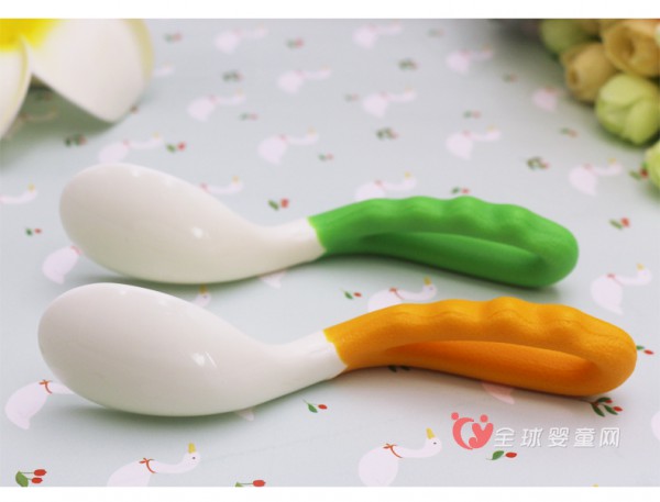 宝宝吃辅食用什么勺子 好孩子弯型训练勺子怎么样