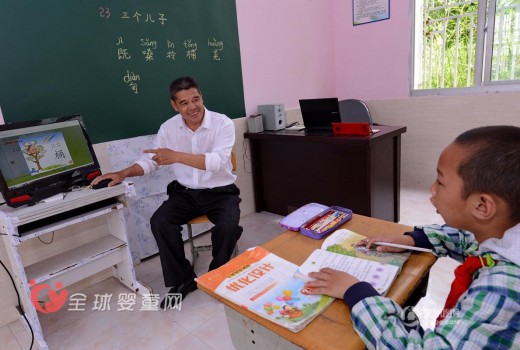 福建乡村小学仅只剩下一位学生 但老师还是坚持上课