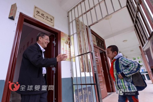福建乡村小学仅只剩下一位学生 但老师还是坚持上课