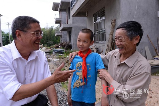 福建乡村小学仅只剩下一位学生 但老师还是坚持上课