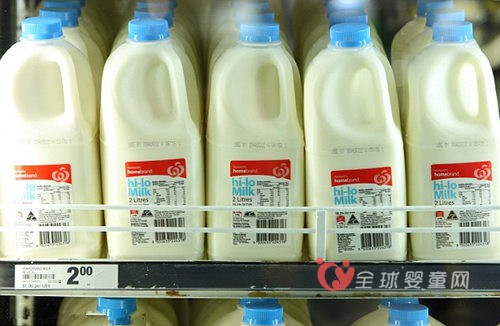 澳洲牛奶被迫降价销售 奶农收益甚微