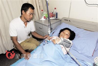 身高88厘米袖珍妈妈生下宝宝 生产手术只能用儿童型号