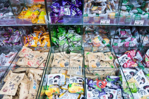 零食摄入过多会导致肥胖 儿童饮食要合理控制