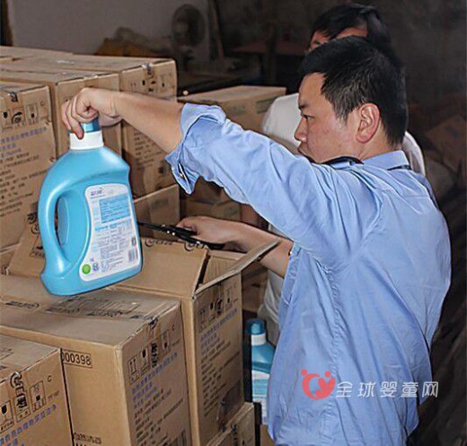 蓝月亮洗衣液躺枪假冒产品 涉案假货近2万瓶