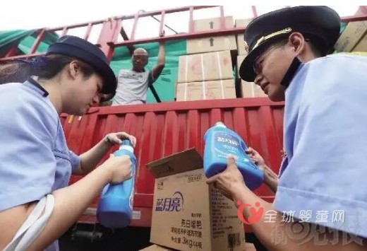 数千箱高仿名牌洗衣液流向市场  蓝月亮、好太太、奥妙洗衣液中枪