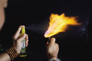 小孩喷花露水会出现燃烧的情况吗 花露水燃烧可以驱蚊吗