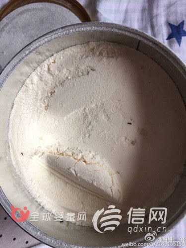 雅培奶粉惊现活虫 奶粉屡陷安全门谁之责