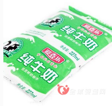 迎春乐纯牛奶变质结块 袋装牛奶不易保存维权难