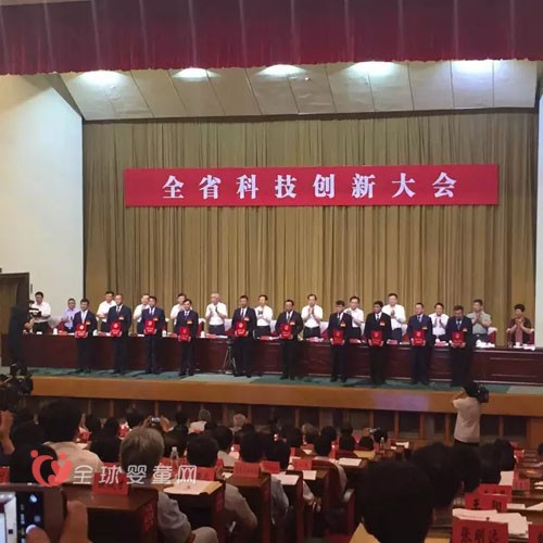 飞鹤乳业荣获黑龙江省“十二五”科技成果产业化突出贡献奖