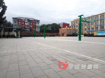 全国中小学校毒跑道被铲除 空气污染等问题仍在解决