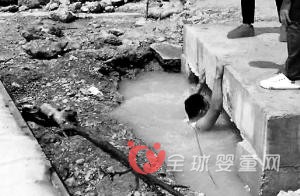 消防员坚持救落水儿童 孩子已经转危为安