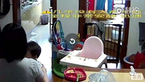 宝宝惊险一刻  妈妈的这个举动救了他