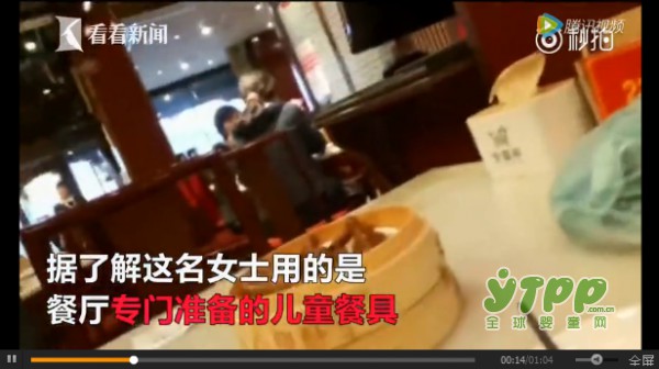 不能忍！妈妈用餐厅儿童专用碗给自家儿子接尿，更令人气愤的是 …