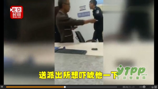 作业精又惹祸了！小男孩不做作业竟被亲妈扔派出所 小女孩迷路了边哭边写作业