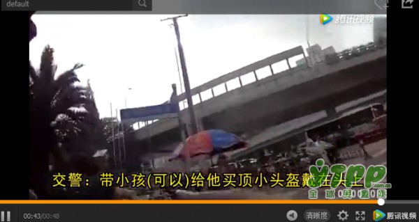 眼看孩子将从自行车摔落 交警神反应1秒飞奔抱住 请不要忽视这些出行安全