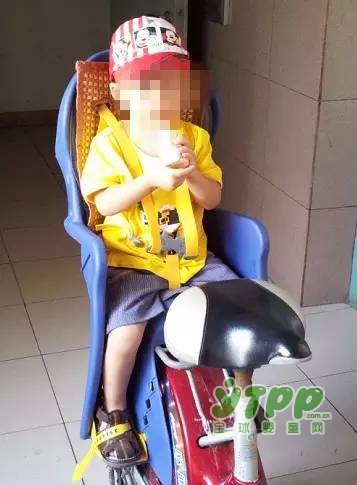 眼看孩子将从自行车摔落 交警神反应1秒飞奔抱住 请不要忽视这些出行安全