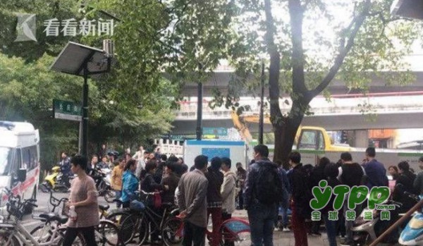暖心！产妇街头分娩 群众自发搭建人墙 临产三大症状孕妈必知