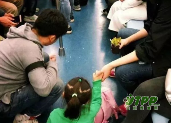 再好的名校 比不上父母对孩子的言传身教 看看这些家长是如何教育孩子的