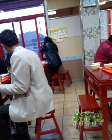 再好的名校 比不上父母对孩子的言传身教 看看这些家长是如何教育孩子的