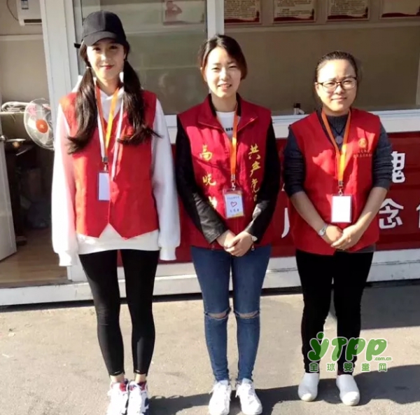 5岁女孩滚落扶梯 3岁男孩的鞋子也不小心卷入扶梯...义乌“关停姐”获众人点赞