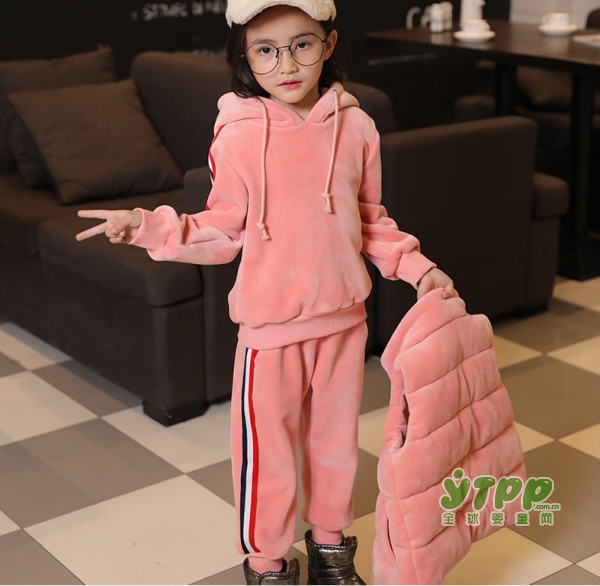 年年都穿套装   怎样才能在这个秋天让宝贝脱颖而出？
