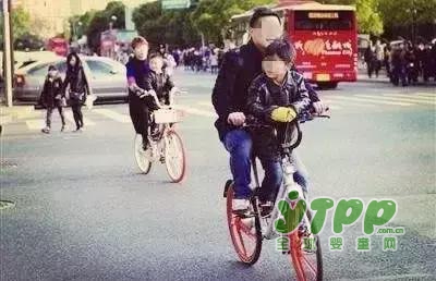 共享单车不是“共乘单车” 广东一男子骑共享单车将女儿放入车篮致女儿骨折