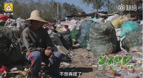 “偷鸡腿妈妈”住垃圾场月入1500送娃学钢琴 网友：再穷也要有追求